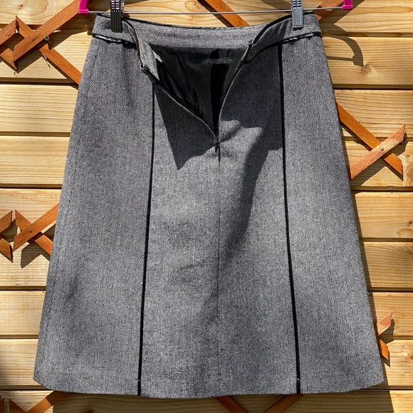 🌟LAST CHANCE 🌟 Black and Grey Lined Wool Blend Skirt - Picture 3 of 5